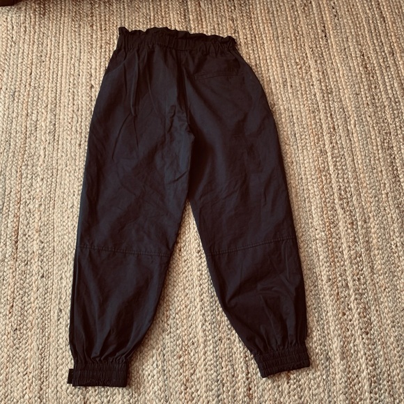 EUC
Urban outfitters high waisted women’s joggers Sz Med black drawstring close - Picture 10 of 12